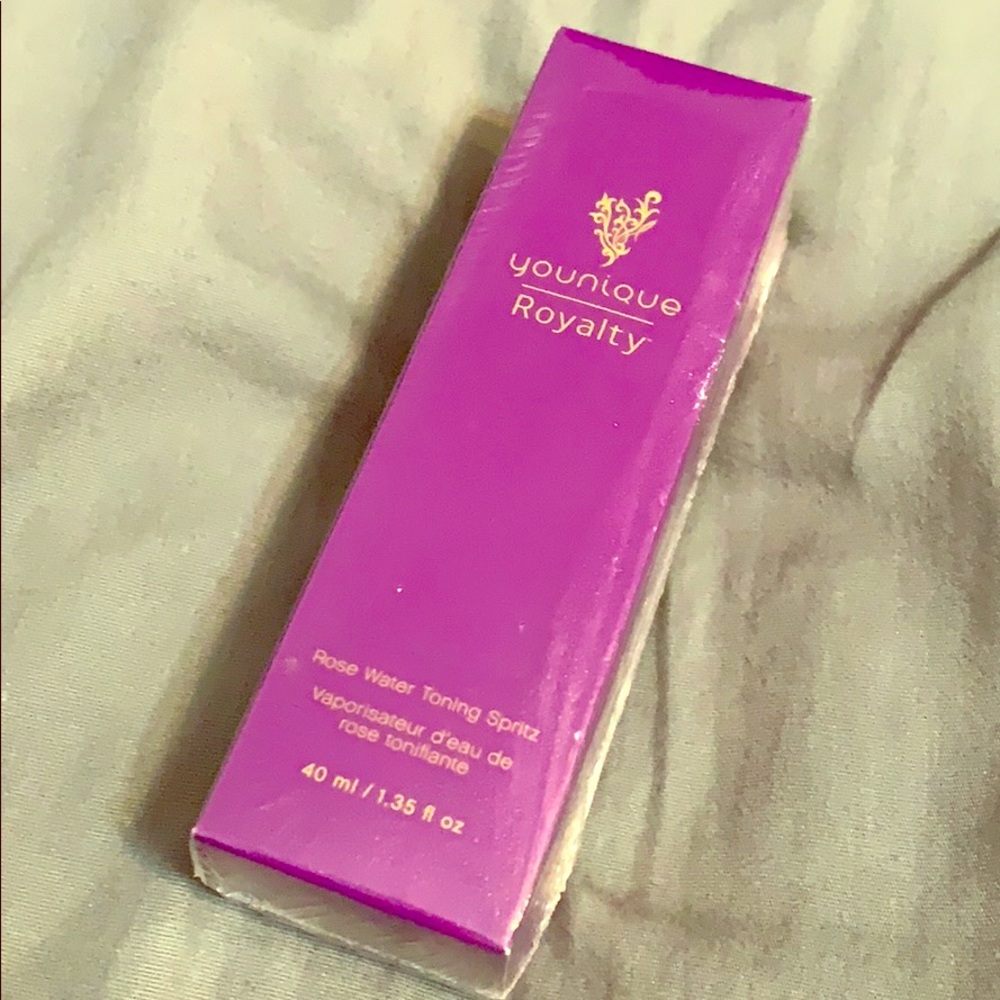 Younique rose water🌹toning spritz